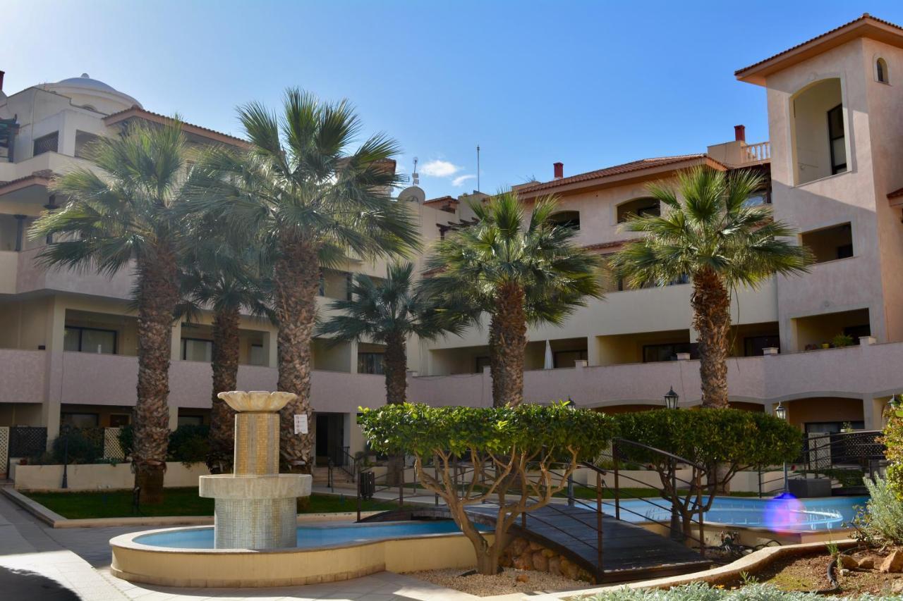 Queens Gardens - Kato Paphos - Next To Kings Ave Mall --- By Yiota Exteriér fotografie