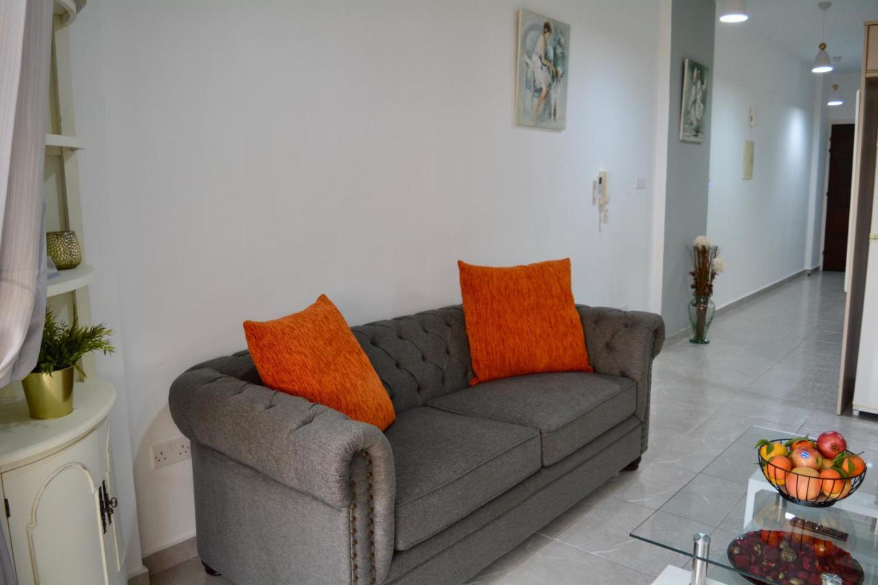 Queens Gardens - Kato Paphos - Next To Kings Ave Mall --- By Yiota Exteriér fotografie