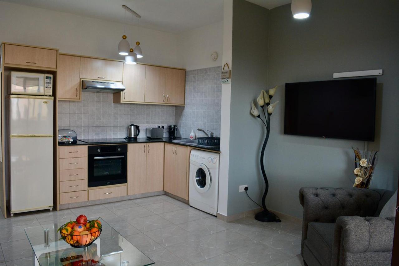Queens Gardens - Kato Paphos - Next To Kings Ave Mall --- By Yiota Exteriér fotografie